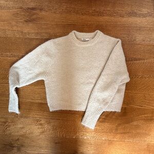 Zara Women's Soft Grey Crew Neck Sweater
